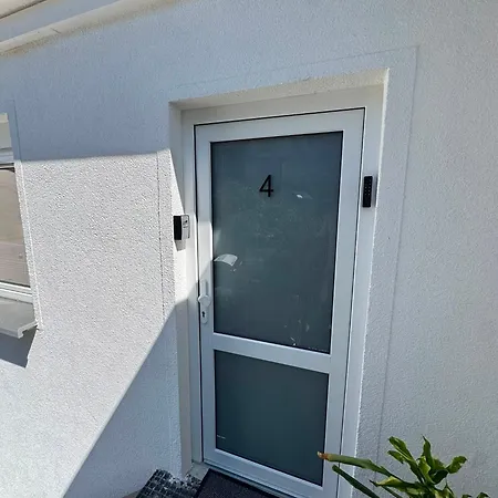 Ruhiges Studio-apartment Mit 2 Einzelbetten & Eigenem Bad *
